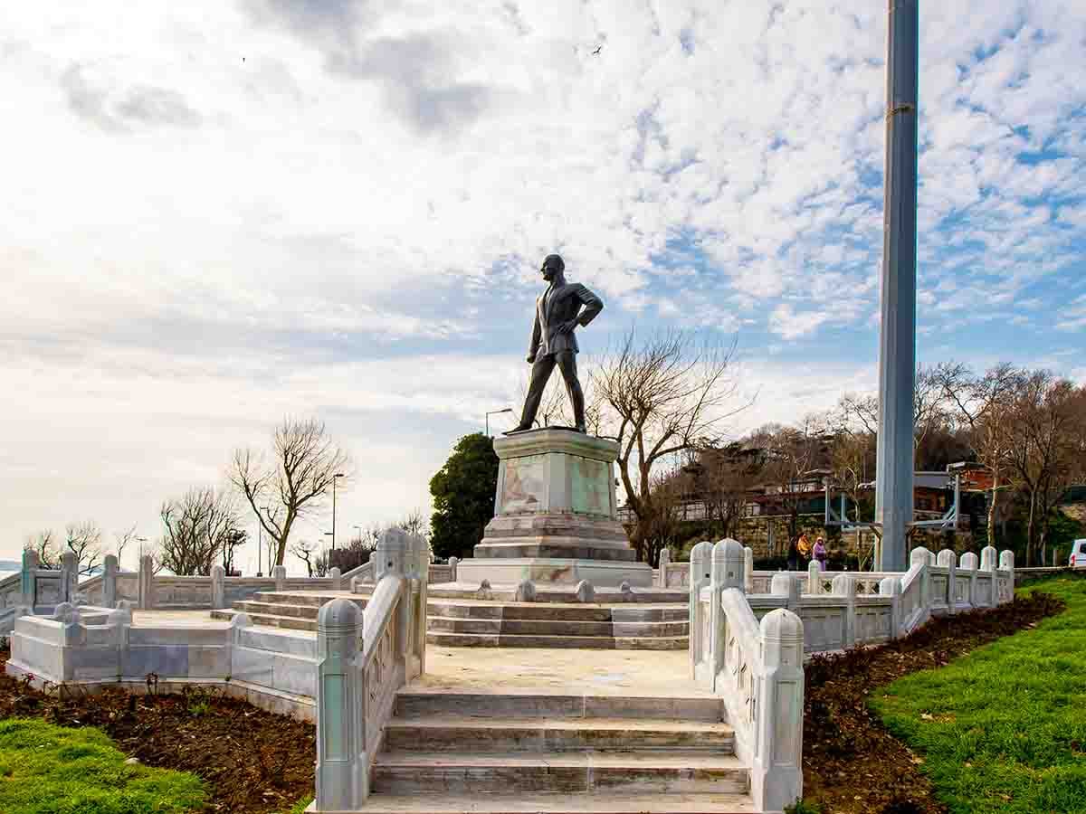 ATATÜRK'ÜN İZİNDE İSTANBUL