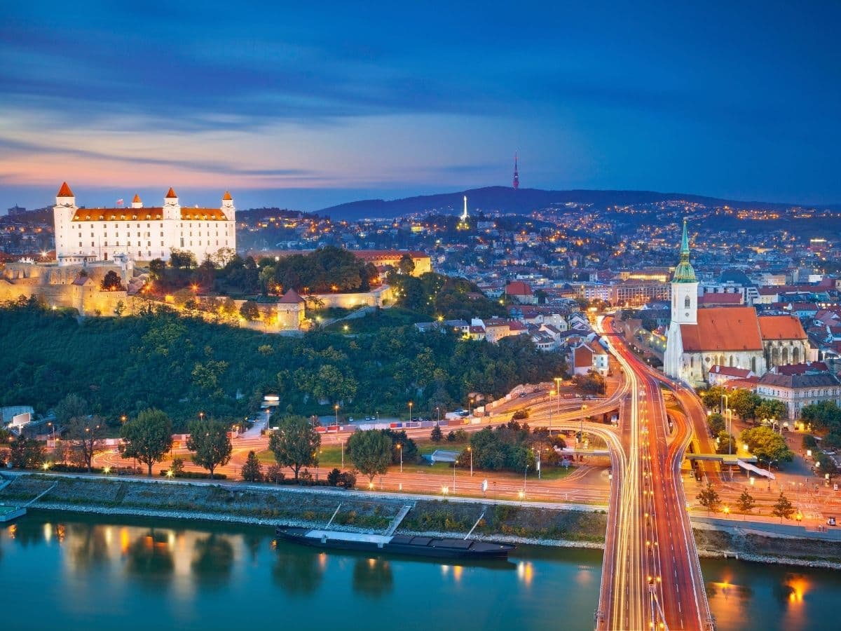 BRATİSLAVA