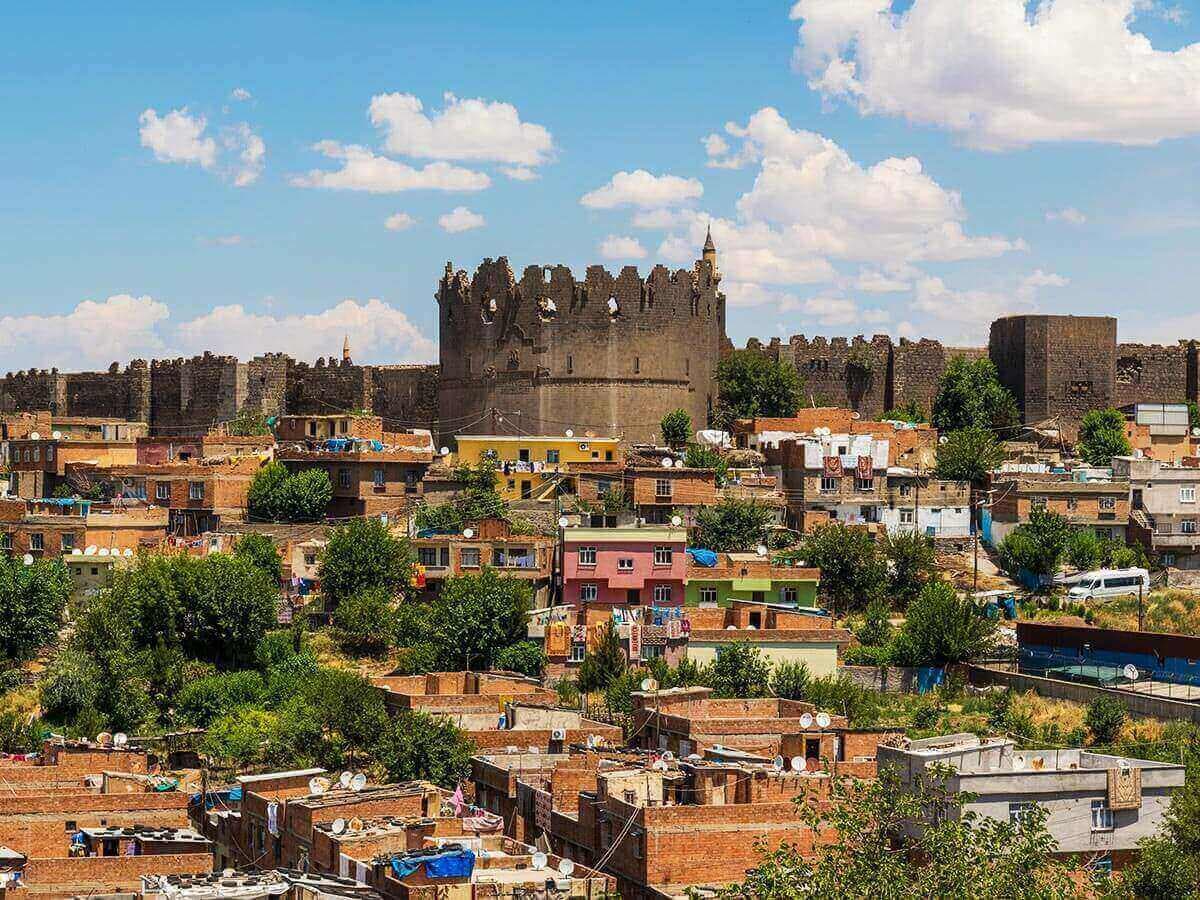 DİYARBAKIR VE ZERZEVAN KALESİ